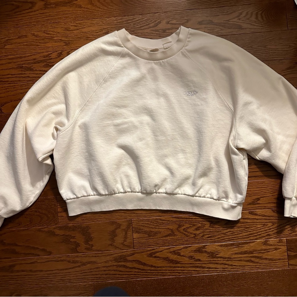 Cream Levi’s Cropped Crew L